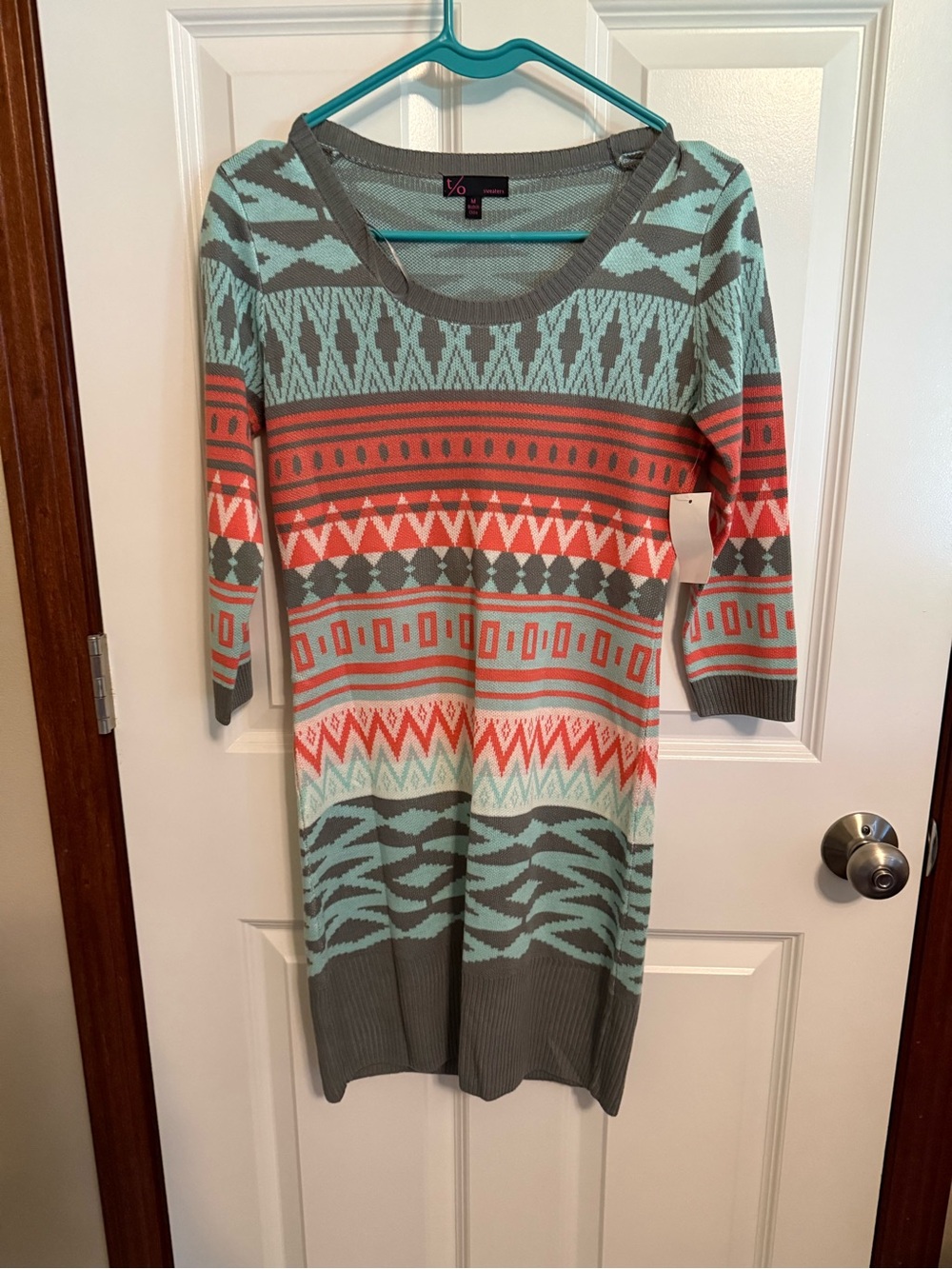 Knit Patterned Scoop-Neck Sweater Dress in Mint and Coral